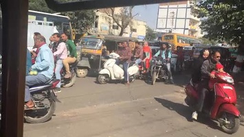Video: Straßenverkehr in Jhansi/Indien