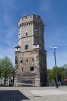 Der Bayenturm ist ein mittelalterlicher Wehrturm in der Innenstadt von Köln. Der trutzige, wie eine Burg ausgebaute Bayenturm entstand um 1220 als Teil der acht Kilometer langen mittelalterlichen Stadtbefestigung. [Wikipedia]
