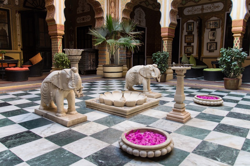 Der Bereich vor der Hotellobby 20151213-155935.jpg