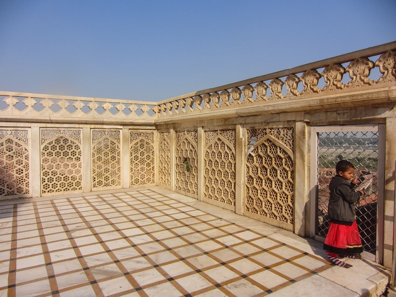 Hier verbrachte Shah Jahan die letzten Jahre seines lebens, nachdem er von seinem Sohn entmachtet wurde. Er hatte von hier zumindest einen Blick auf das Taj Mahal - das Grabmahl seiner geliebten Frau Mumtaz Mahal 20151215-132947.ch.jpg