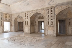 Hier verbrachte Shah Jahan die letzten Jahre seines lebens, nachdem er von seinem Sohn entmachtet wurde. Er hatte von hier zumindest einen Blick auf das Taj Mahal - das Grabmahl seiner geliebten Frau Mumtaz Mahal 20151215-133039.jpg