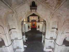 Im inneren des Chaturbhuj-Tempel