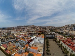 von der Catedral de Santa Ana. Rechts das Rathaus