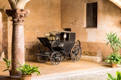 ... ja der (Geld-)Adel bewegt sich noch klassisch von A nach B. Ist auch für die Umwelt besser :)