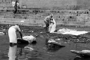 Wäsche Waschen am Ganges 1