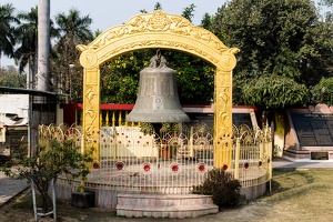 Glocke vor einem Kloster