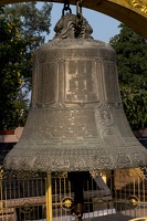Glocke vor einem Kloster 2